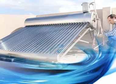Cách vệ sinh máy nước nóng năng lượng mặt trời đơn giản, an toàn tại nhà
